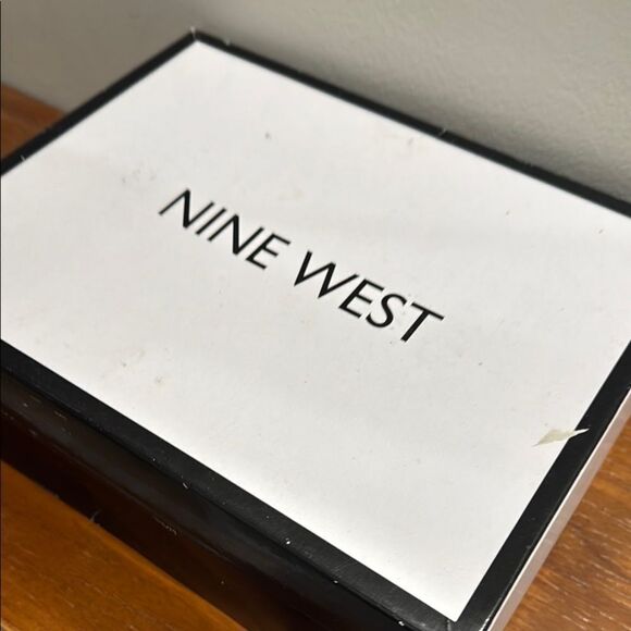 Nine West Gold High Heels with Open Toe and Stiletto Design - Picture 8 of 8